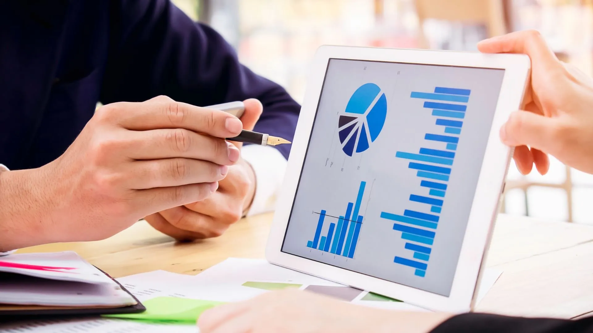Financial reporting service icon