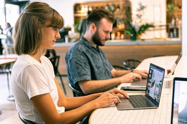 Marketing-Online-laptop